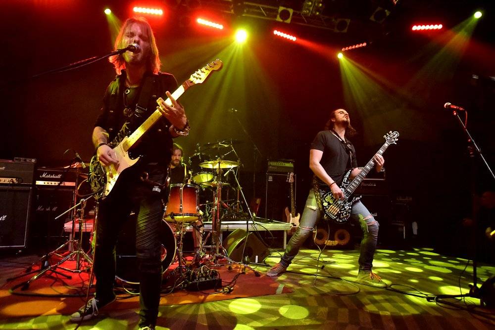 Bývalý bubeník AC/DC Phil Rudd řádil v Praze, kde zahájil své české turné