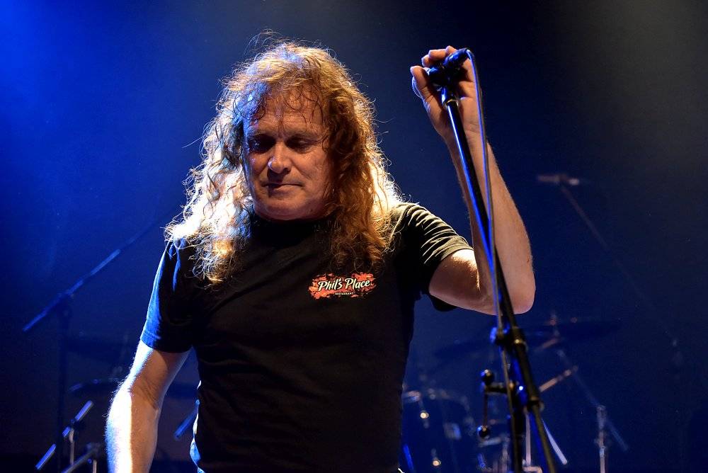 Bývalý bubeník AC/DC Phil Rudd řádil v Praze, kde zahájil své české turné