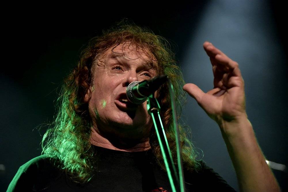 Bývalý bubeník AC/DC Phil Rudd řádil v Praze, kde zahájil své české turné