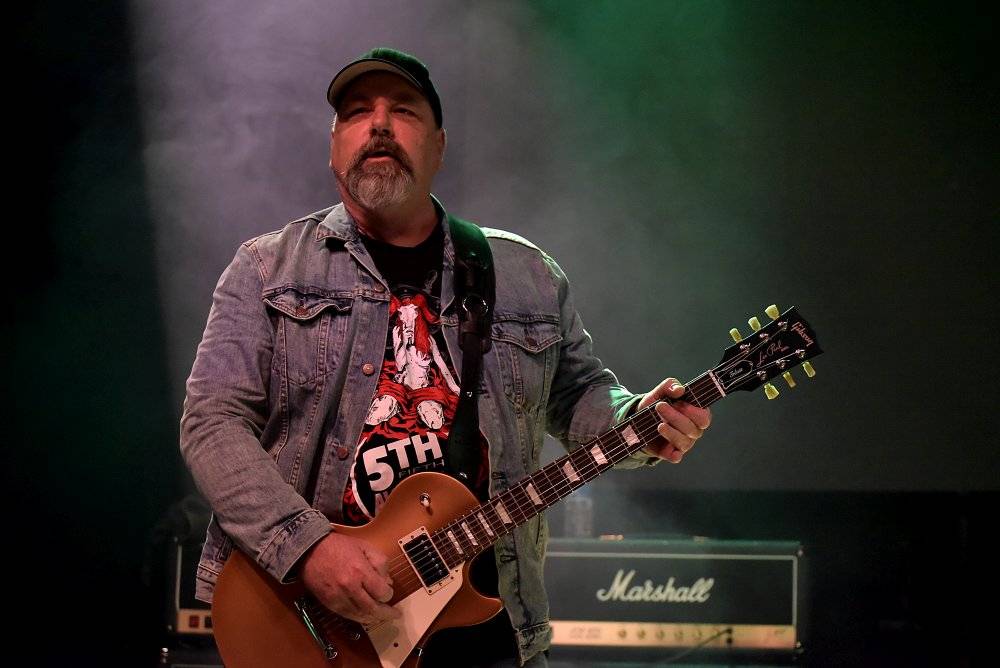 Bývalý bubeník AC/DC Phil Rudd řádil v Praze, kde zahájil své české turné