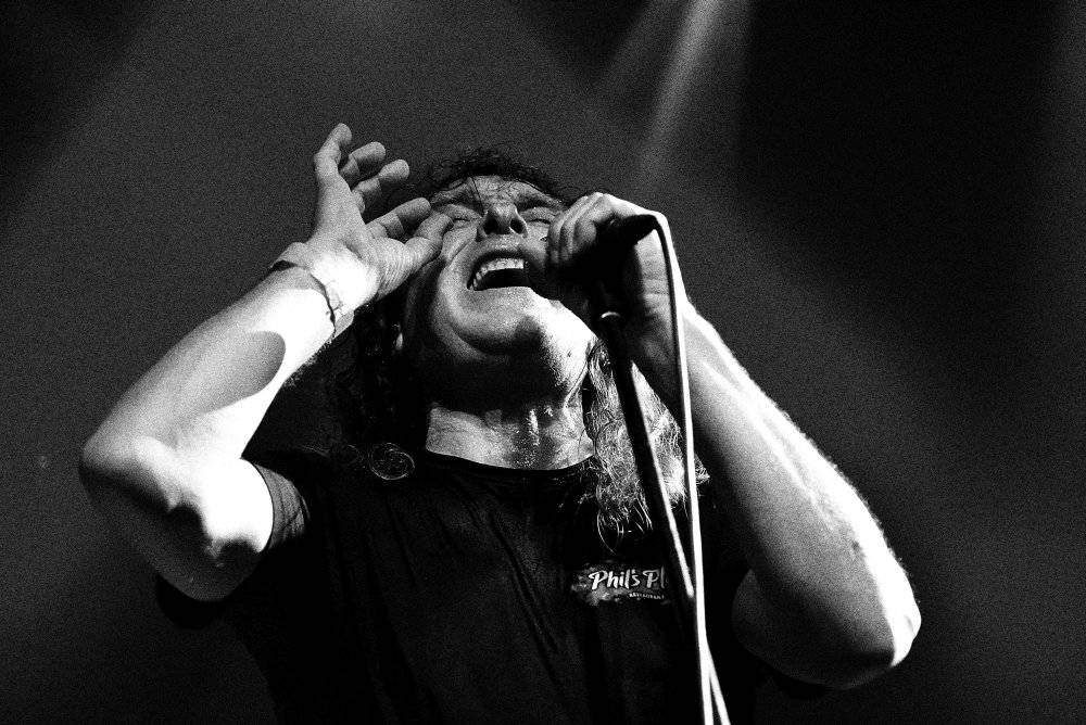 Bývalý bubeník AC/DC Phil Rudd řádil v Praze, kde zahájil své české turné