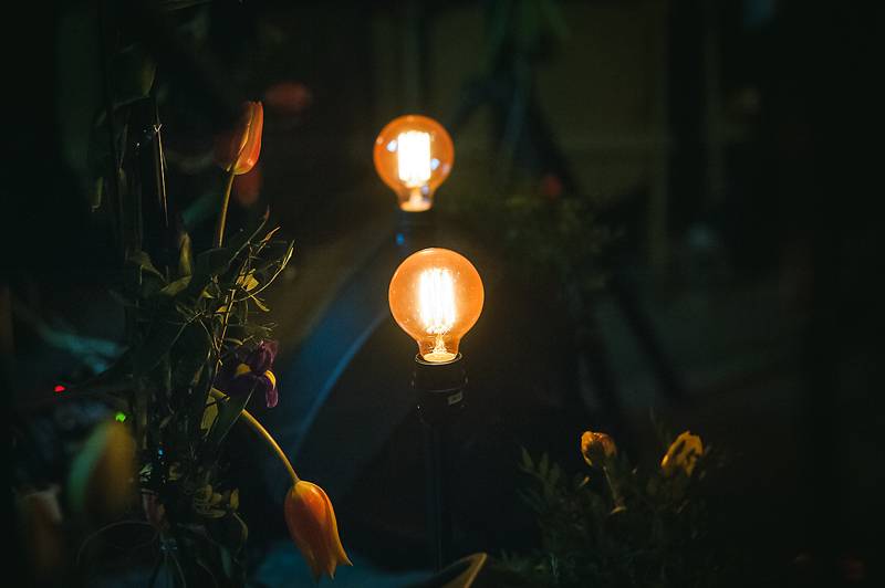 Thom Artway v Praze nahrával bzučící diváky, teepee pokřtili nové EP Mirrors