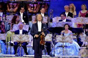 Král valčíků opět v Praze: André Rieu a jeho orchestr zahráli v O2 areně