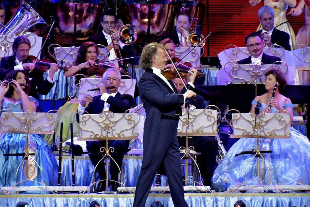 Král valčíků opět v Praze: André Rieu a jeho orchestr zahráli v O2 areně