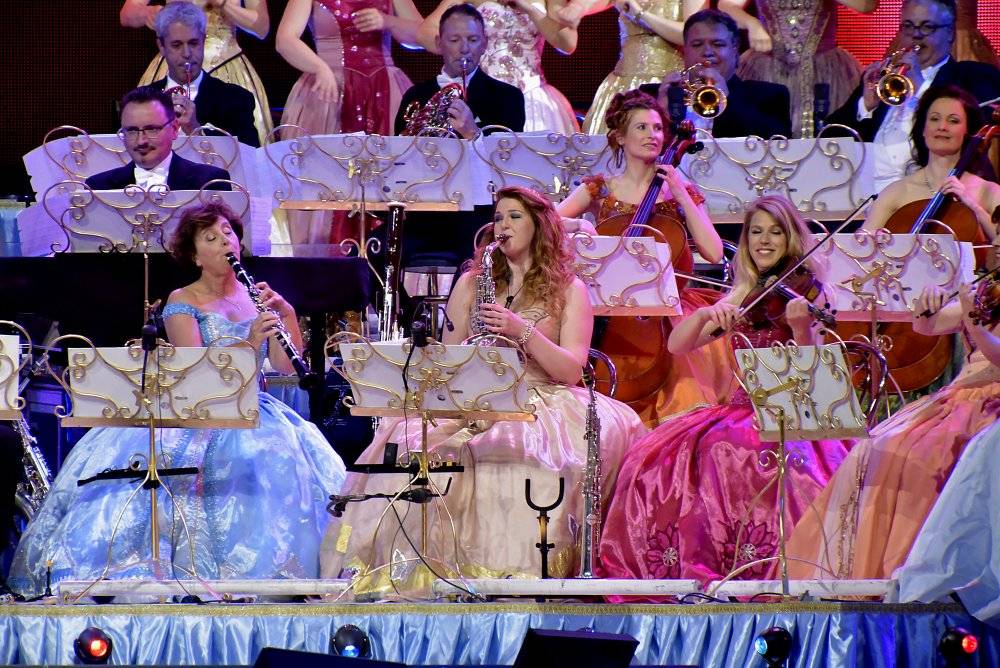 Král valčíků opět v Praze: André Rieu a jeho orchestr zahráli v O2 areně