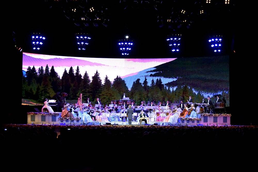Král valčíků opět v Praze: André Rieu a jeho orchestr zahráli v O2 areně