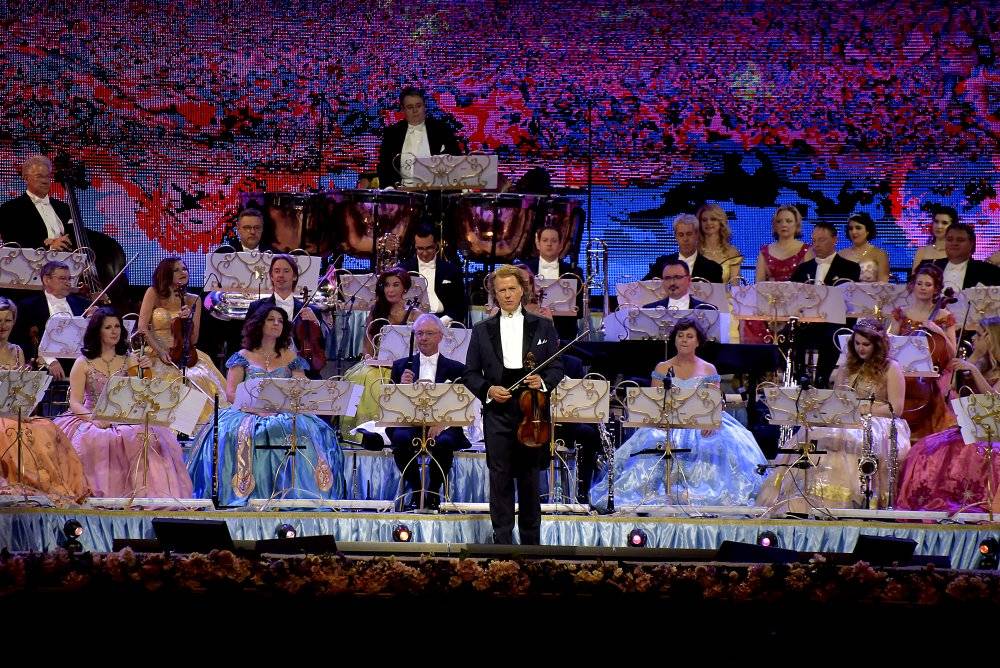Král valčíků opět v Praze: André Rieu a jeho orchestr zahráli v O2 areně