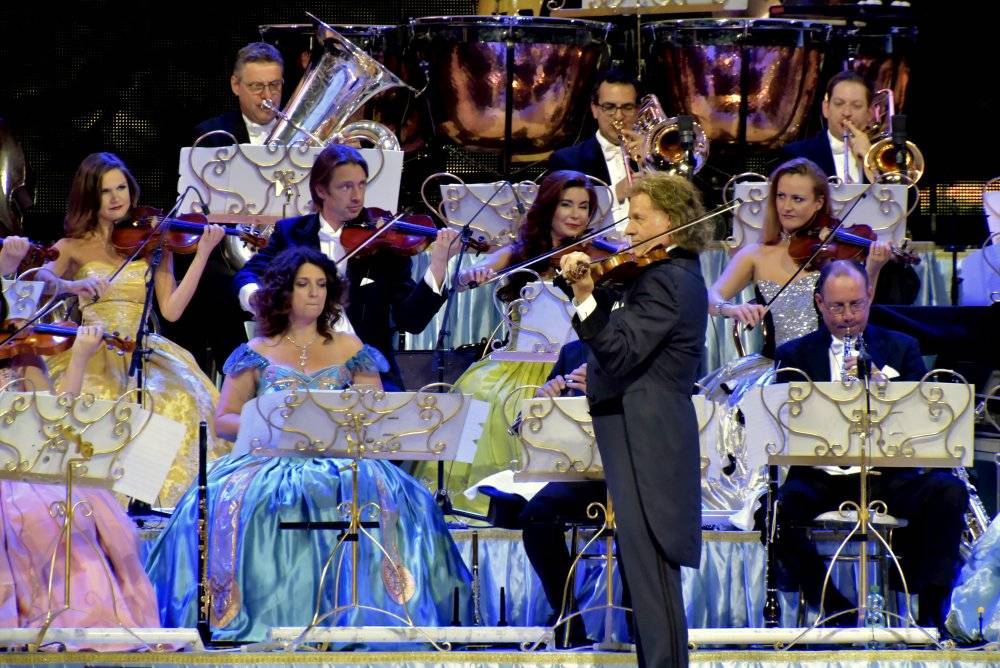 Král valčíků opět v Praze: André Rieu a jeho orchestr zahráli v O2 areně