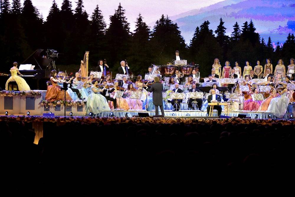 Král valčíků opět v Praze: André Rieu a jeho orchestr zahráli v O2 areně