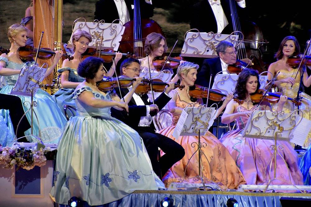 Král valčíků opět v Praze: André Rieu a jeho orchestr zahráli v O2 areně