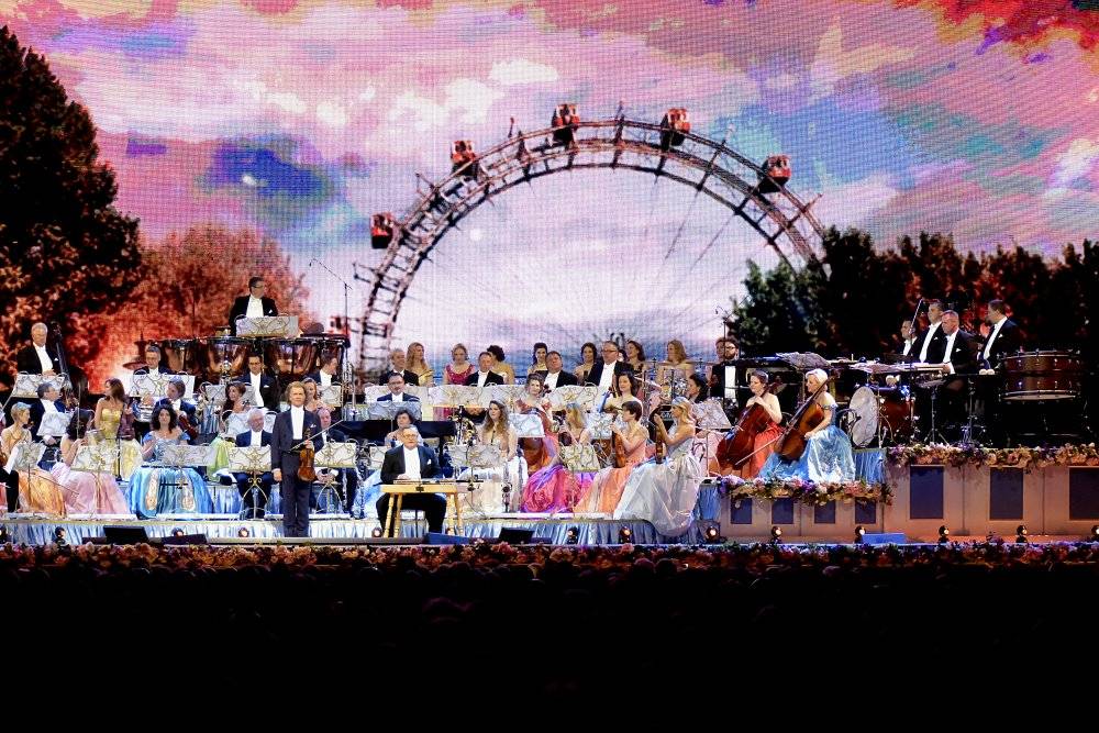 Král valčíků opět v Praze: André Rieu a jeho orchestr zahráli v O2 areně