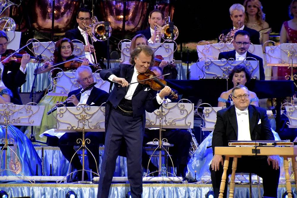 Král valčíků opět v Praze: André Rieu a jeho orchestr zahráli v O2 areně