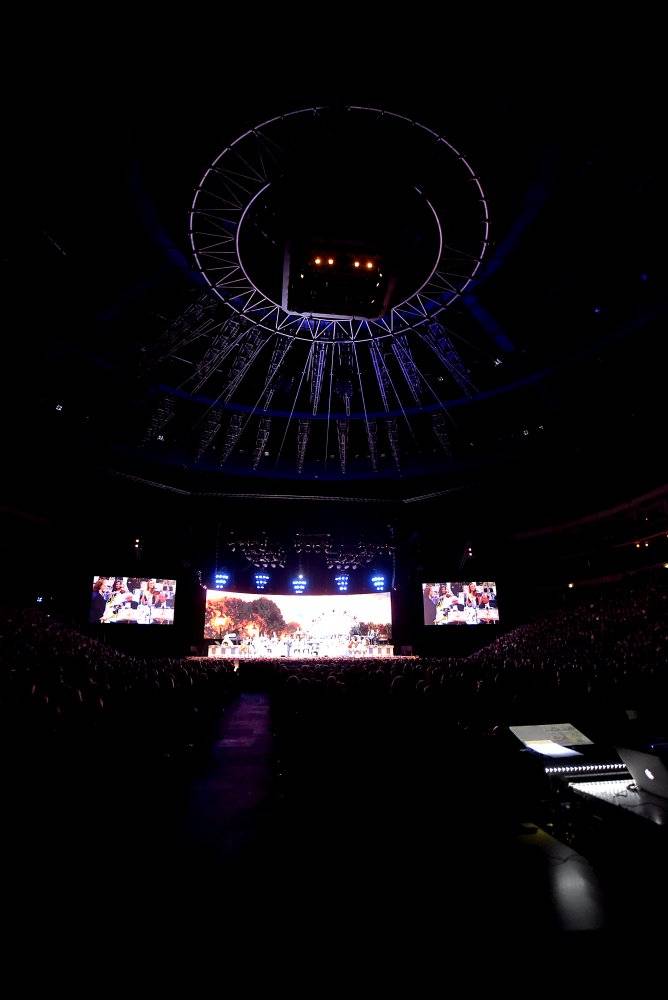 Král valčíků opět v Praze: André Rieu a jeho orchestr zahráli v O2 areně