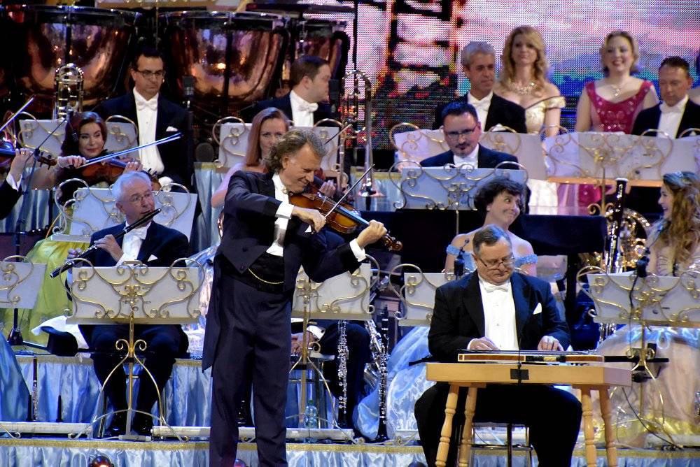 Král valčíků opět v Praze: André Rieu a jeho orchestr zahráli v O2 areně