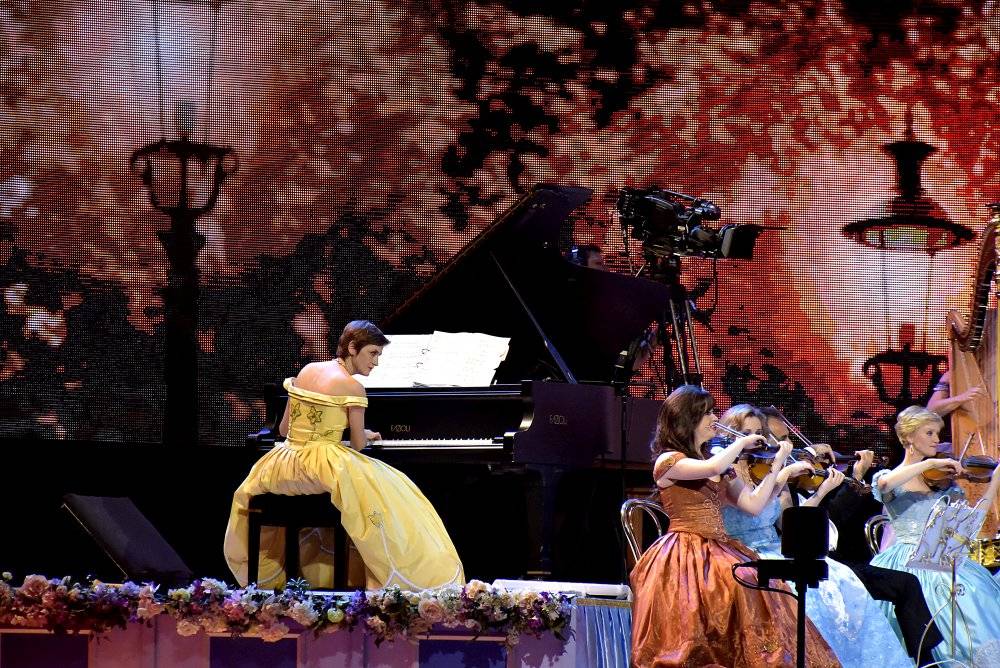 Král valčíků opět v Praze: André Rieu a jeho orchestr zahráli v O2 areně