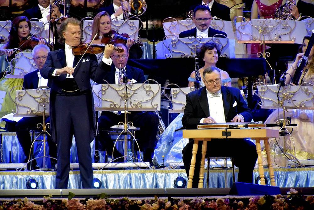Král valčíků opět v Praze: André Rieu a jeho orchestr zahráli v O2 areně