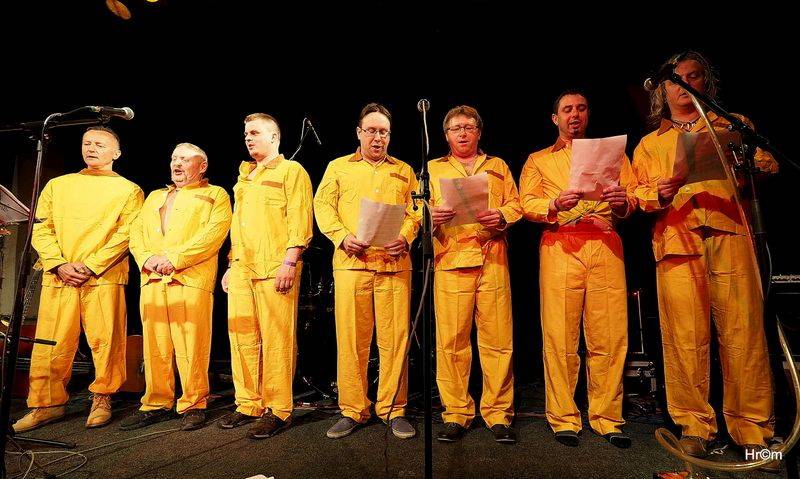 Buřtovi z Walda Gangu k padesátinám gratulovali Vláďa Šafránek, Abraxas i dvojník Karla Gotta