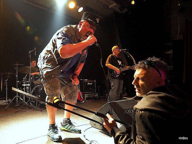 Buřtovi z Walda Gangu k padesátinám gratulovali Vláďa Šafránek, Abraxas i dvojník Karla Gotta