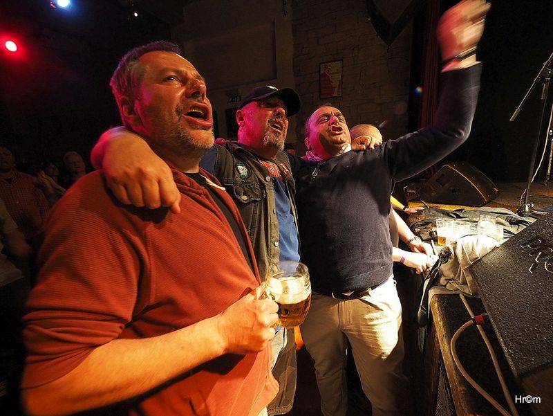 Buřtovi z Walda Gangu k padesátinám gratulovali Vláďa Šafránek, Abraxas i dvojník Karla Gotta