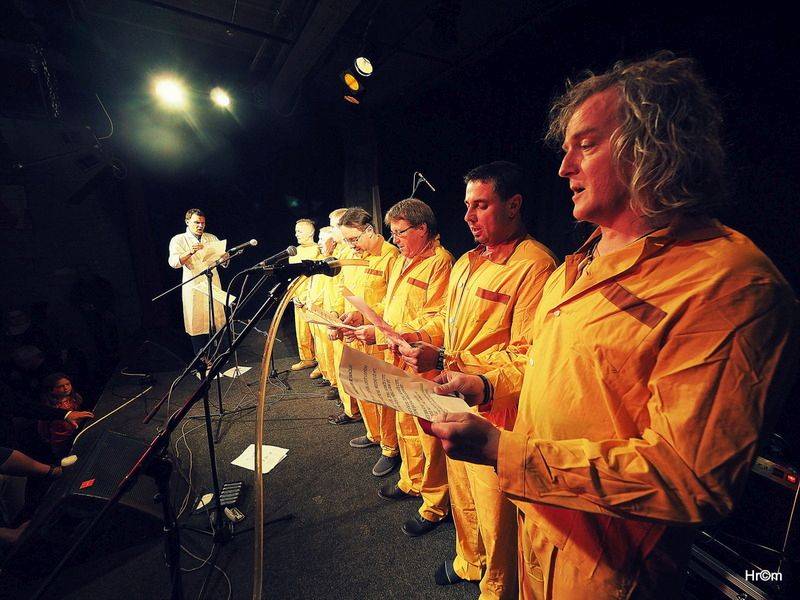 Buřtovi z Walda Gangu k padesátinám gratulovali Vláďa Šafránek, Abraxas i dvojník Karla Gotta