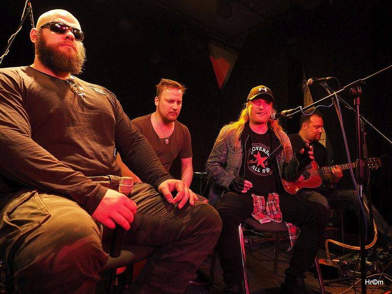 Buřtovi z Walda Gangu k padesátinám gratulovali Vláďa Šafránek, Abraxas i dvojník Karla Gotta