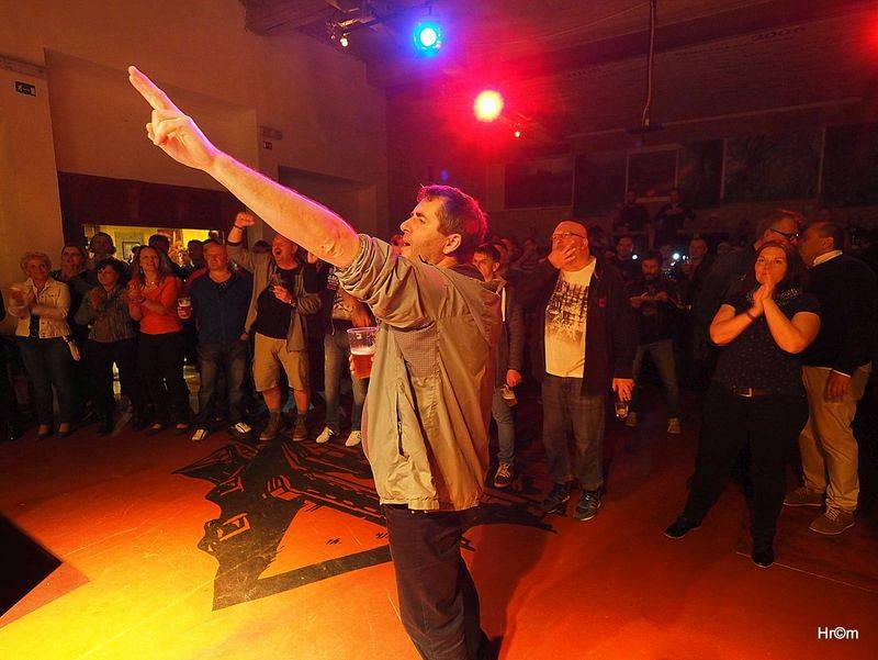 Buřtovi z Walda Gangu k padesátinám gratulovali Vláďa Šafránek, Abraxas i dvojník Karla Gotta