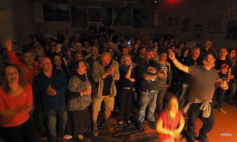 Buřtovi z Walda Gangu k padesátinám gratulovali Vláďa Šafránek, Abraxas i dvojník Karla Gotta