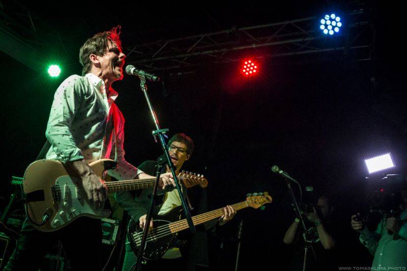 Chinaski pokřtili novou desku Není nám do pláče, kmotry se stali Taťána Kuchařová a Ondřej Brzobohatý