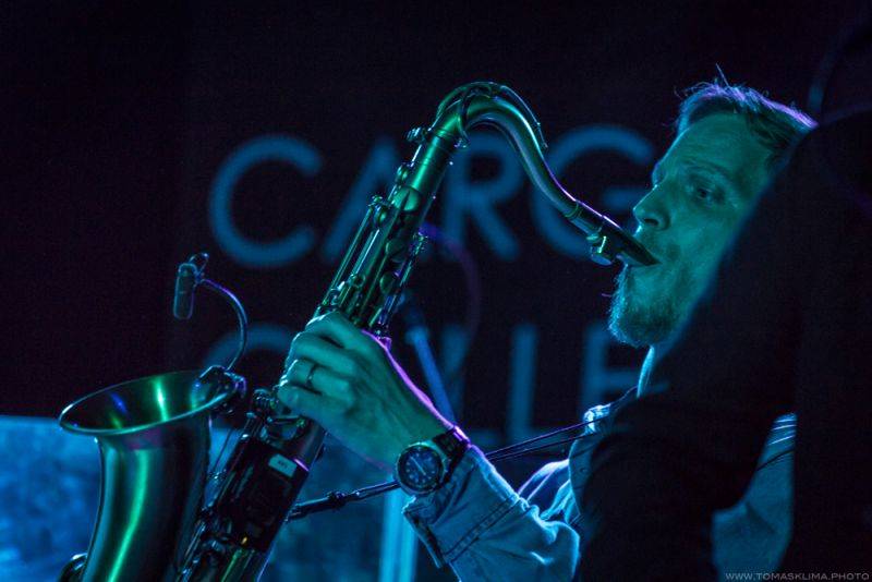 Chinaski pokřtili novou desku Není nám do pláče, kmotry se stali Taťána Kuchařová a Ondřej Brzobohatý