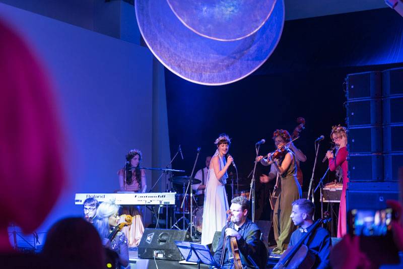 Bohyně z Vesny rozzářily pražskou Hauch Gallery