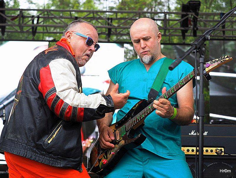 Tři sestry slavili v Braníku: Pivo teklo proudem, tančilo se pogo a vládla punková nálada