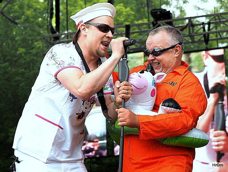 Tři sestry slavili v Braníku: Pivo teklo proudem, tančilo se pogo a vládla punková nálada