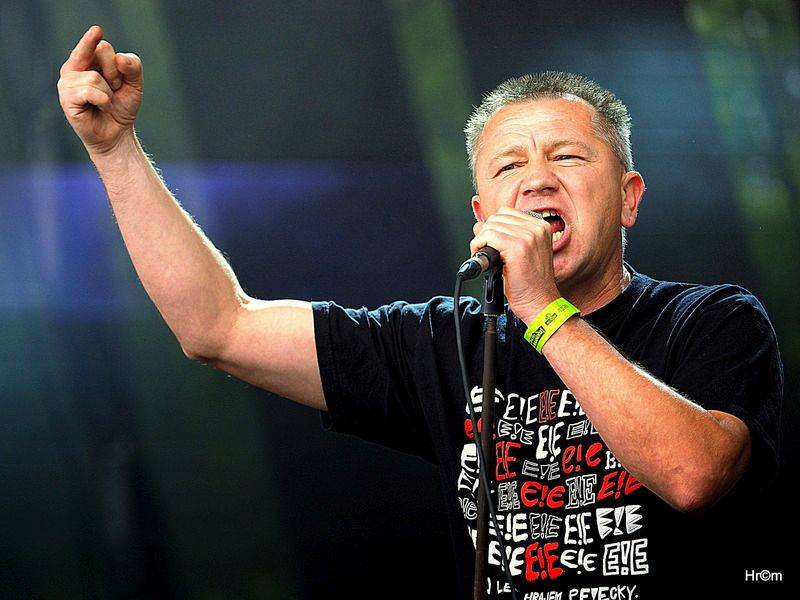 Tři sestry slavili v Braníku: Pivo teklo proudem, tančilo se pogo a vládla punková nálada