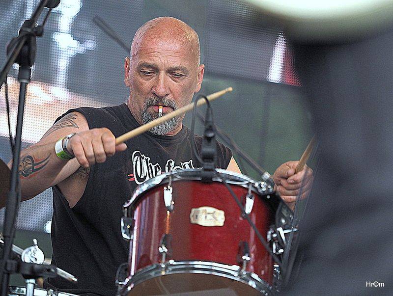 Tři sestry slavili v Braníku: Pivo teklo proudem, tančilo se pogo a vládla punková nálada