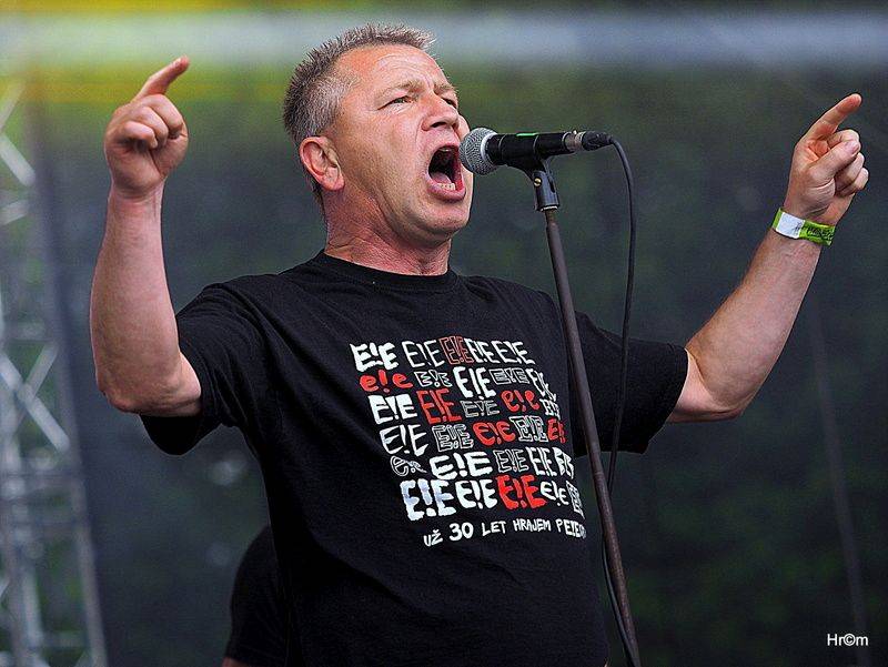 Tři sestry slavili v Braníku: Pivo teklo proudem, tančilo se pogo a vládla punková nálada