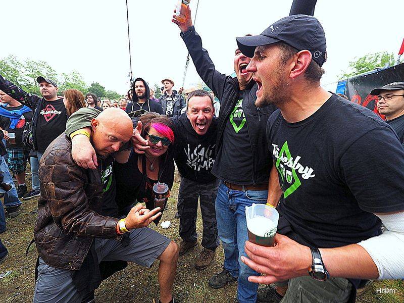 Tři sestry slavili v Braníku: Pivo teklo proudem, tančilo se pogo a vládla punková nálada