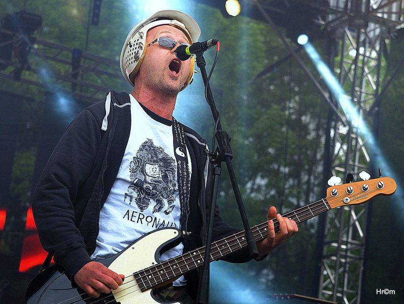 Tři sestry slavili v Braníku: Pivo teklo proudem, tančilo se pogo a vládla punková nálada