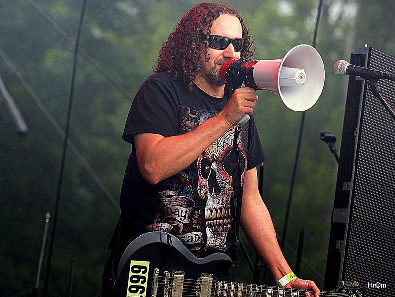 Tři sestry slavili v Braníku: Pivo teklo proudem, tančilo se pogo a vládla punková nálada