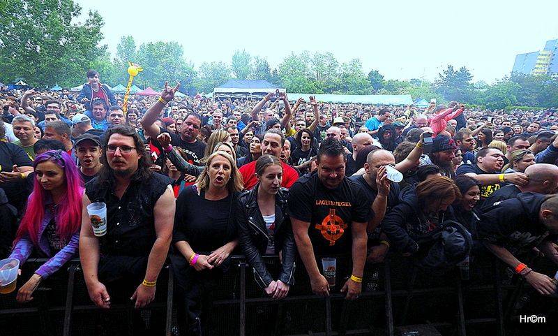 Tři sestry slavili v Braníku: Pivo teklo proudem, tančilo se pogo a vládla punková nálada