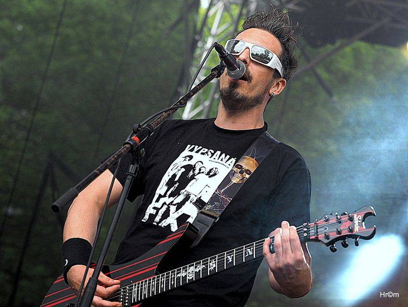 Tři sestry slavili v Braníku: Pivo teklo proudem, tančilo se pogo a vládla punková nálada