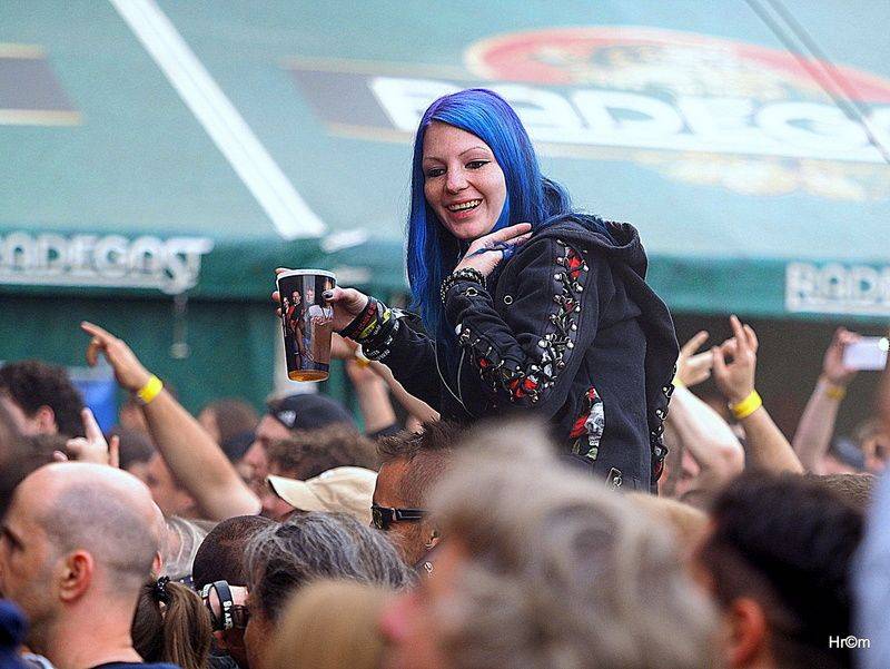 Tři sestry slavili v Braníku: Pivo teklo proudem, tančilo se pogo a vládla punková nálada