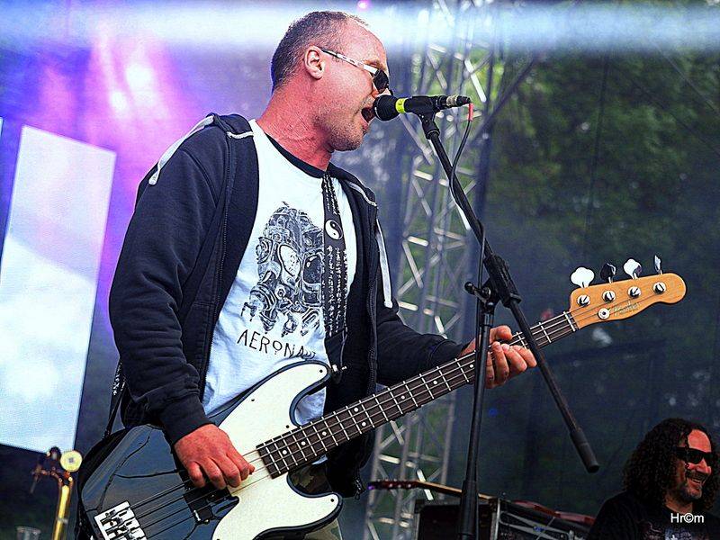 Tři sestry slavili v Braníku: Pivo teklo proudem, tančilo se pogo a vládla punková nálada