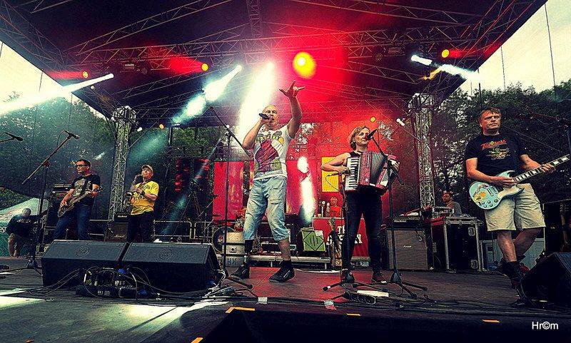 Tři sestry slavili v Braníku: Pivo teklo proudem, tančilo se pogo a vládla punková nálada