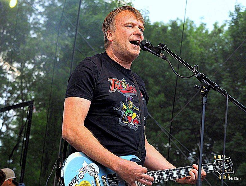 Tři sestry slavili v Braníku: Pivo teklo proudem, tančilo se pogo a vládla punková nálada