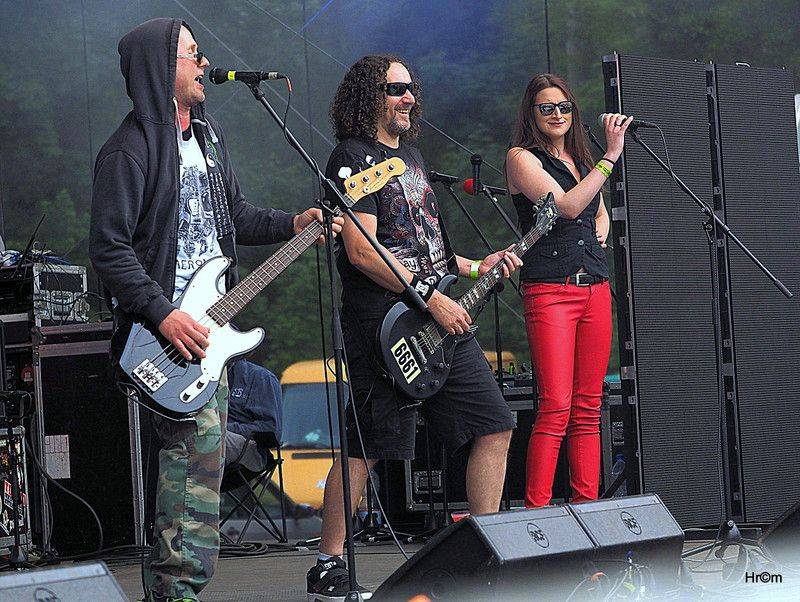 Tři sestry slavili v Braníku: Pivo teklo proudem, tančilo se pogo a vládla punková nálada