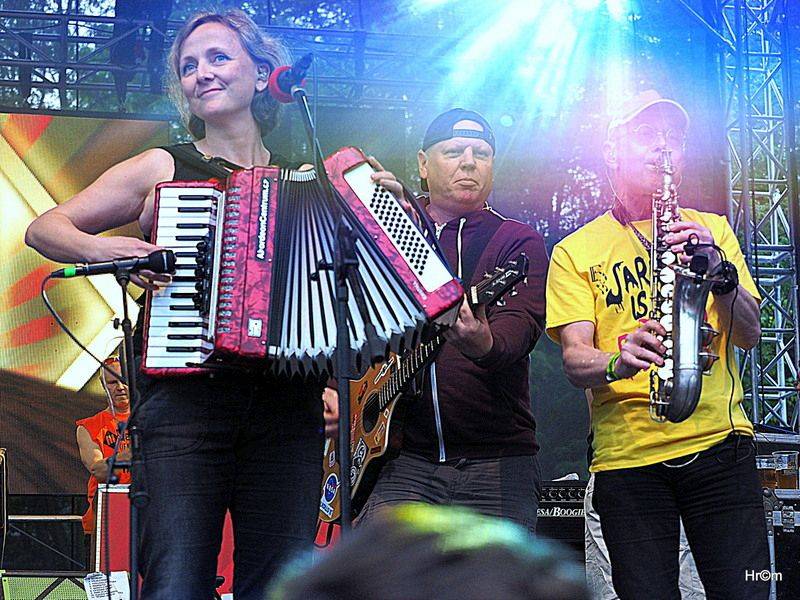 Tři sestry slavili v Braníku: Pivo teklo proudem, tančilo se pogo a vládla punková nálada