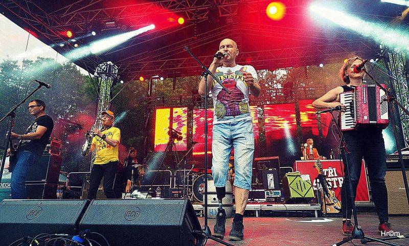 Tři sestry slavili v Braníku: Pivo teklo proudem, tančilo se pogo a vládla punková nálada