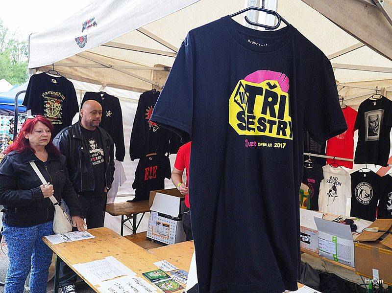 Tři sestry slavili v Braníku: Pivo teklo proudem, tančilo se pogo a vládla punková nálada