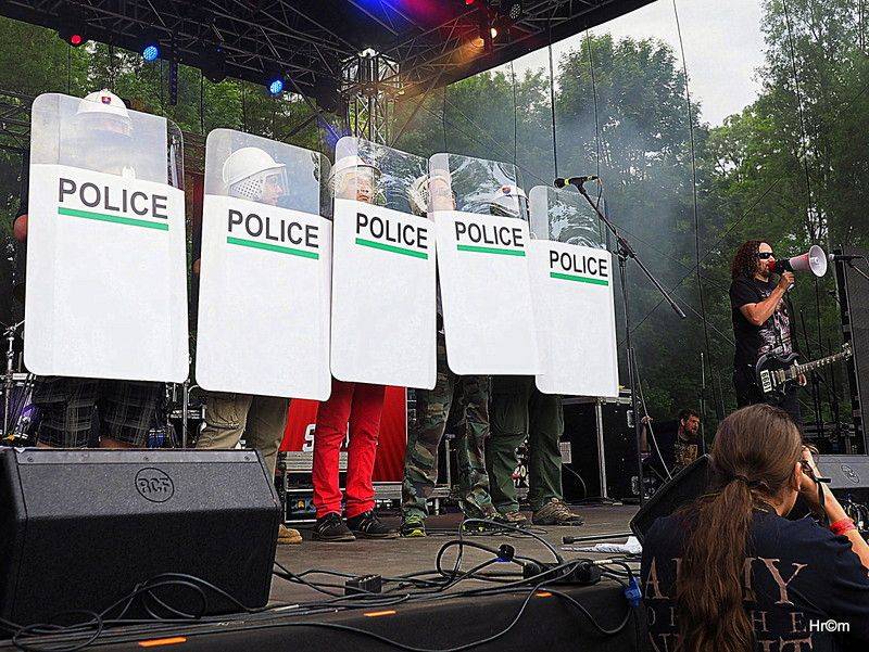 Tři sestry slavili v Braníku: Pivo teklo proudem, tančilo se pogo a vládla punková nálada