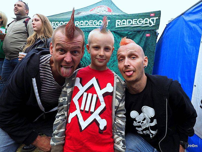 Tři sestry slavili v Braníku: Pivo teklo proudem, tančilo se pogo a vládla punková nálada